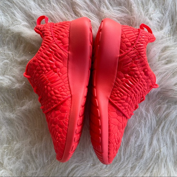 Nike Roshe One DMB Bright Crimson Sneakers - Picture 10 of 16